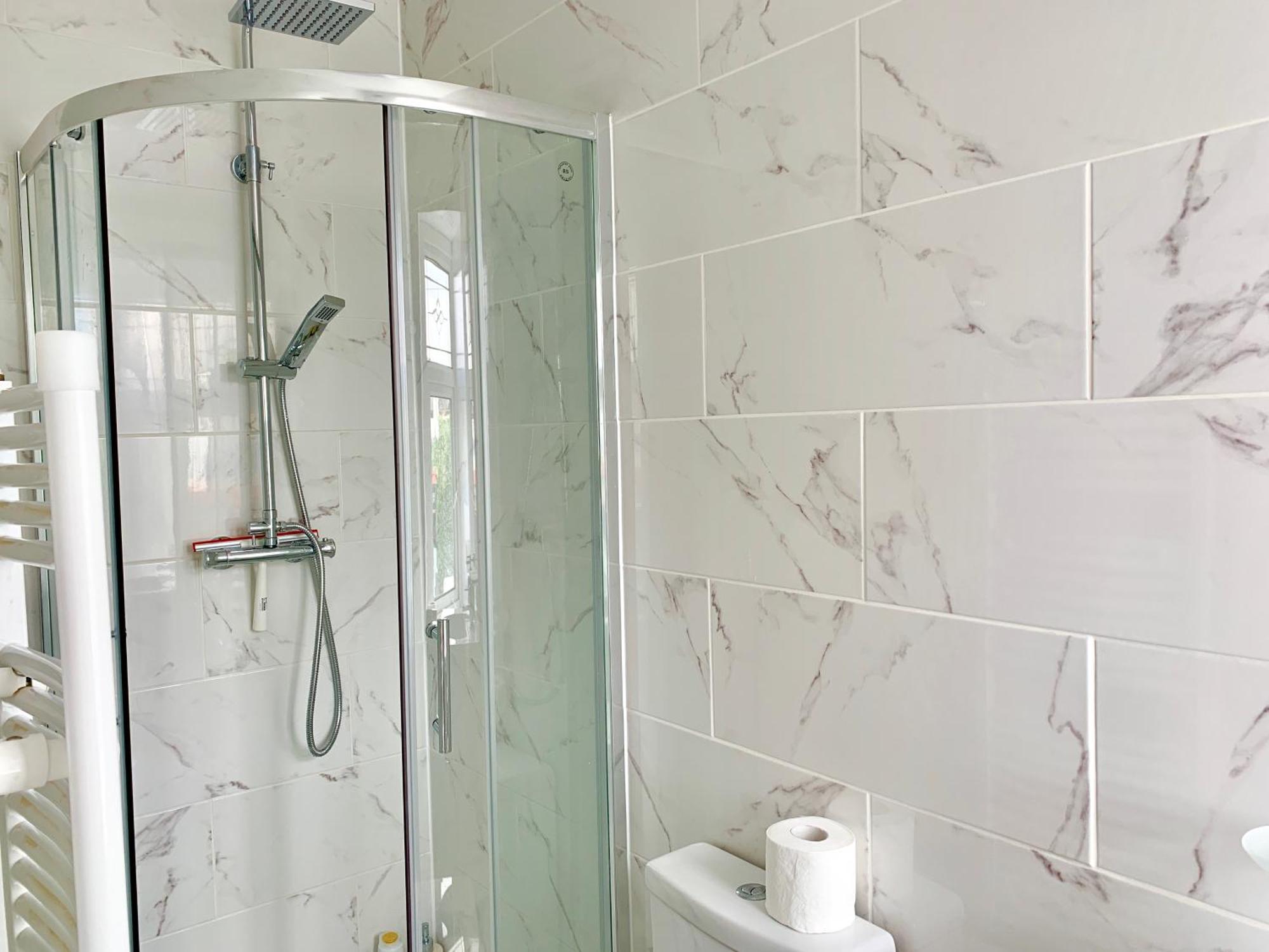 London Studio Apartments, Private Bathroom, Kitchenette, Parking, Np2 المظهر الخارجي الصورة