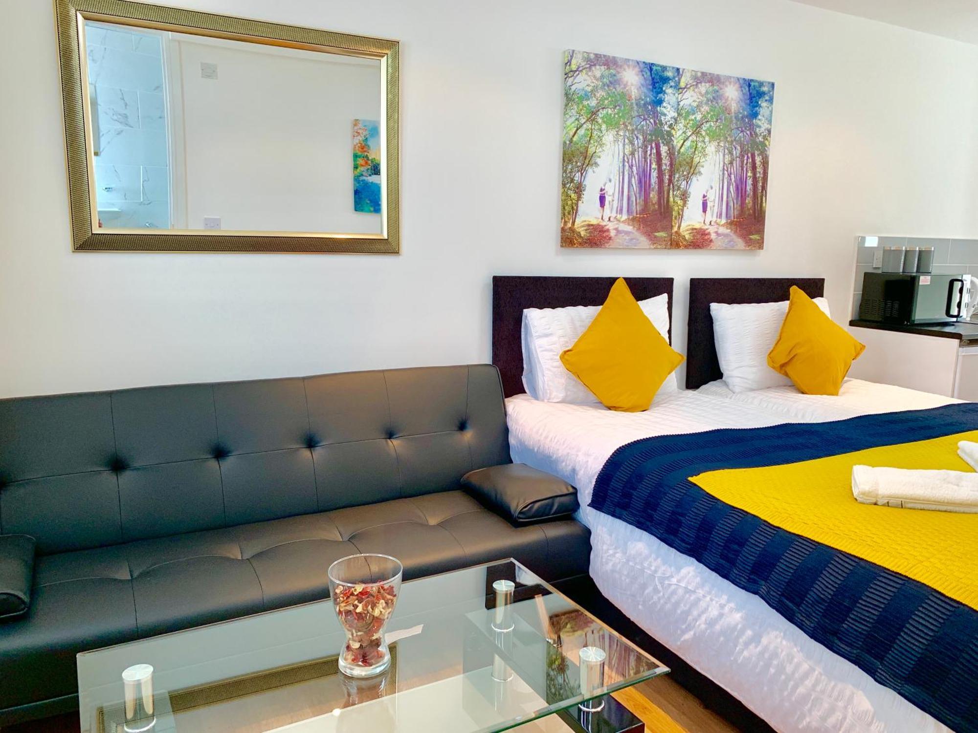 London Studio Apartments, Private Bathroom, Kitchenette, Parking, Np2 المظهر الخارجي الصورة